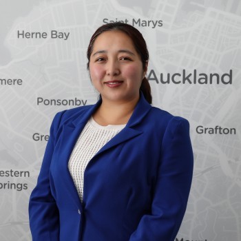 Roberta Zhao, Office Manager