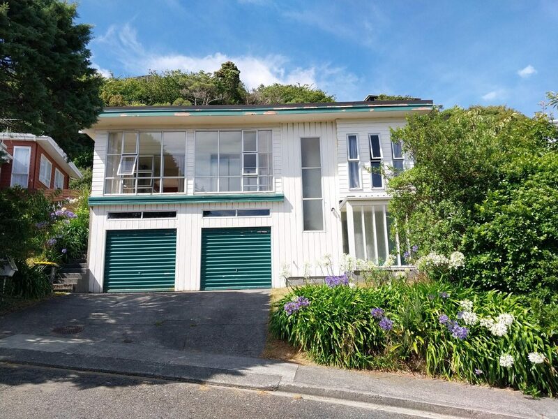 Large sunny five bedroom Karori home for rent