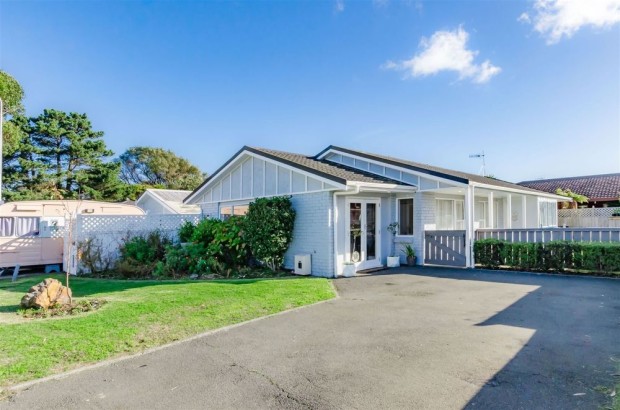 Very nice family home in dress circle of Paraparaumu
