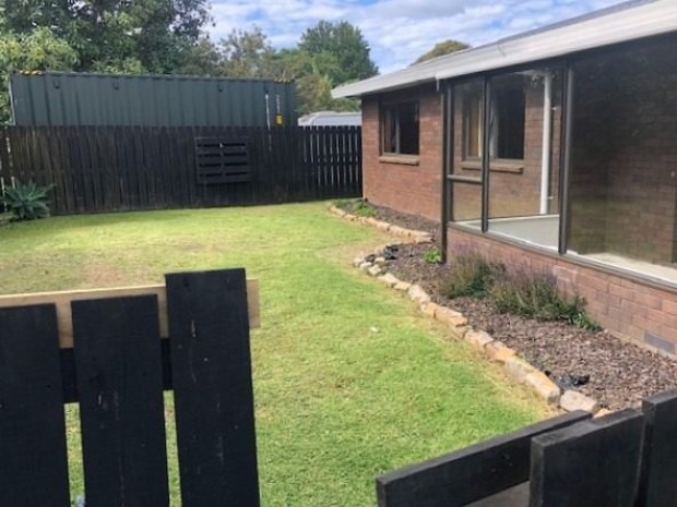 Tidy Central Home - Walk to Town