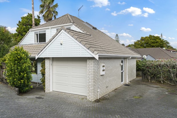 Modern Comfort & Convenience in the Heart of Ellerslie