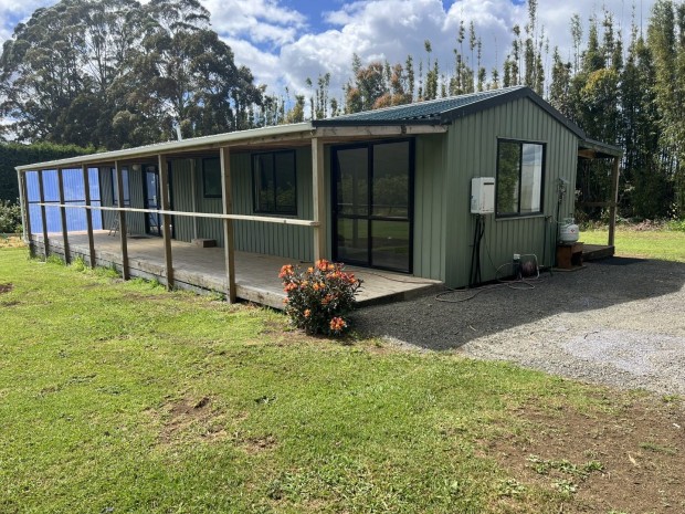 LEMON GROVE – RENOVATED 2-BEDROOM COTTAGE 