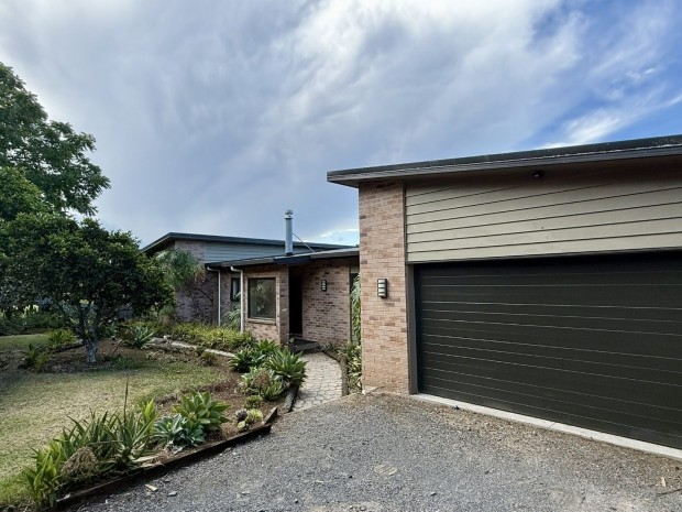 3 BEDROOMS + GENEROUS OFFICE / 4TH BEDROOM  FAMILY-FRIENDLY CUL-DE-SAC