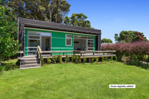 Architecturally designed one bedroom beauty in Otaki.