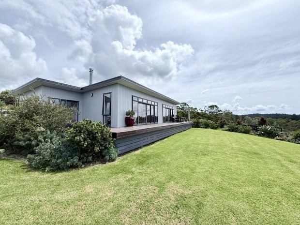 EXECUTIVE LIVING WITH SPECTACULAR BAY OF ISLANDS VIEWS