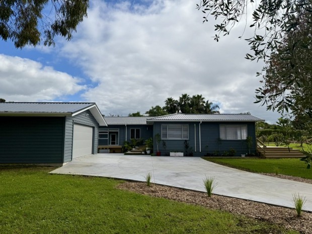 RIVERVIEW RETREAT – RENOVATED 4-BEDROOM HOME 