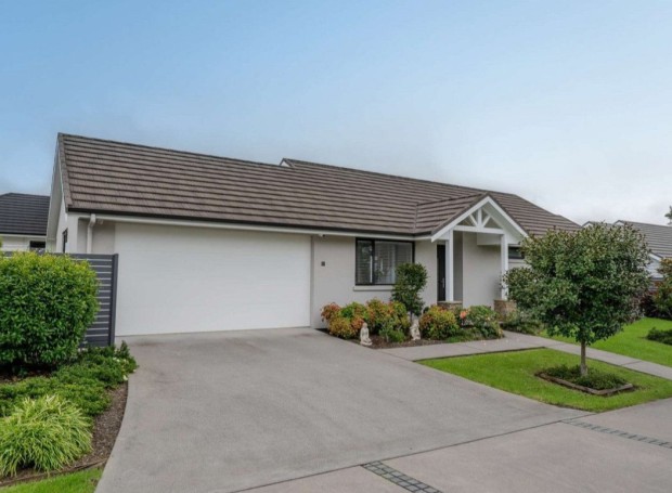 MODERN EASY LIVING IN INLET ESTATE