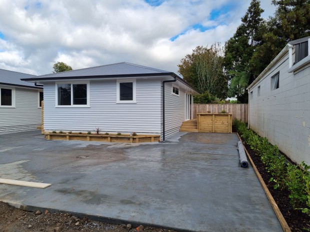 Easy Modern Living Close to Inglewood CBD
