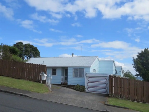 SPACIOUS FAMILY HOME WITH LOVELY VIEWS