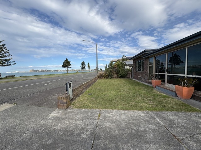 Beachfront Living – Fully Furnished + 3 Garages!