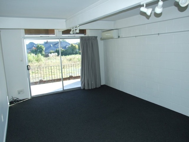 Sunny 2-Bedroom Upstairs Unit with Modern Amenities and Garage!