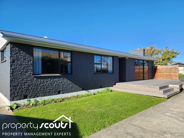 Comfort Meets Convenience in Sought-After Redwood!