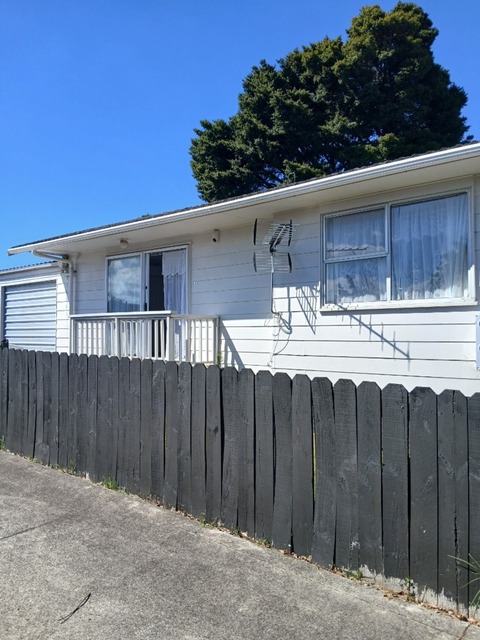 Charming 2-Bedroom Unit in Manurewa - Perfect for You!