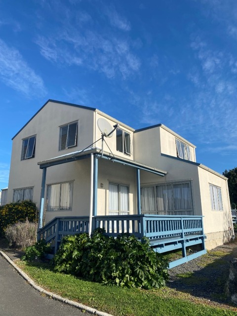 Sunny and spacious - Three bedroom, two story Townhouse close to 'The Village'