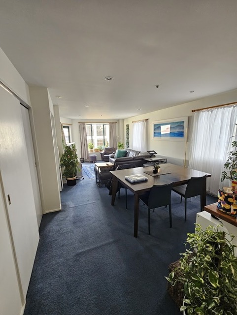 Spacious 2 bedroom apartment with carpark on Courtenay Place