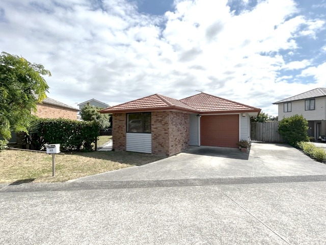 Well-Maintained 4-Bedroom Brick Beauty – Prime Location!
