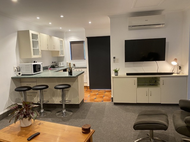 Fully Furnished 1 Bedroom Napier Apartment