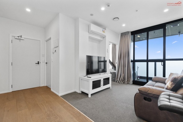 One bedroom apartment in the Ramada!