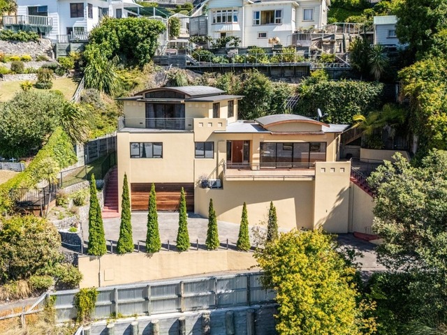 Spacious Bluff Hill Retreat with Sea Views