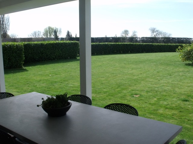 Lifestyle property close to town (Power/wifi/lawns included)