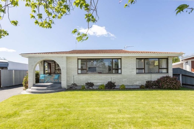 4 bedrooms, terrific. Taradale cul de sac