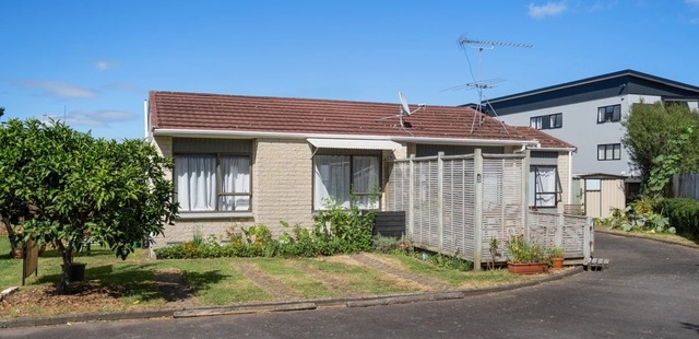 2 bedrooms plus an extra room plus cat friendly?!