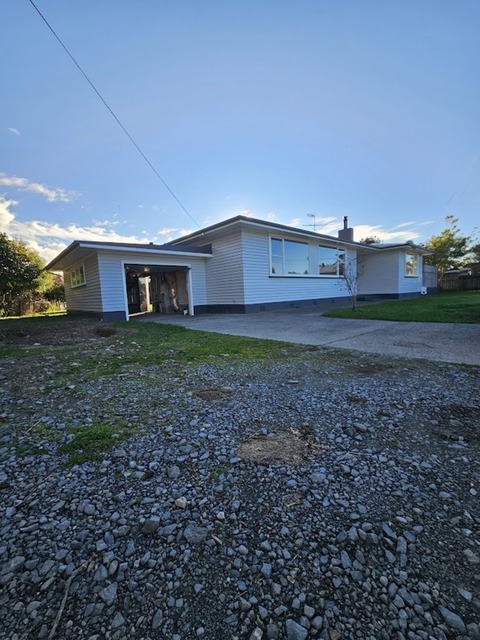 Spacious, renovated country style living just 5 minutes from Otaki. 3 bedrooms.