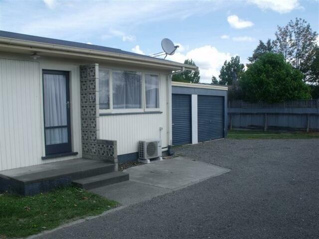 Tidy two bedroom unit in Akina.