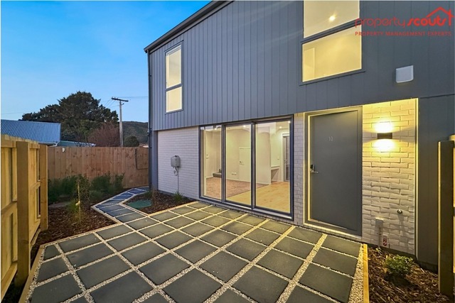 Spacious, Light-Filled Street-Facing Townhouse – Unit 10