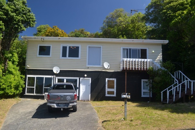 Sunny Stokes Valley Flat For Rent