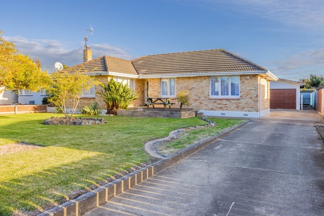 Sunny and spacious in Maraenui