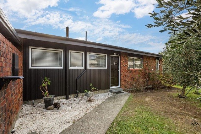 Sunny & Private 2-Bedroom Home in Avalon