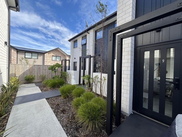 Modern Townhouse with Style, Comfort & Location