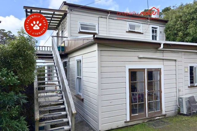 Sunny 2-Bedroom Flat with Harbour Views – Brooklyn