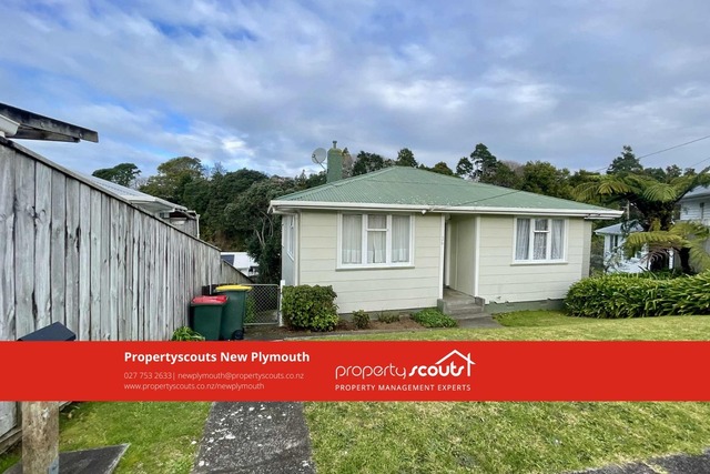 3 Bedrooms on Banks St