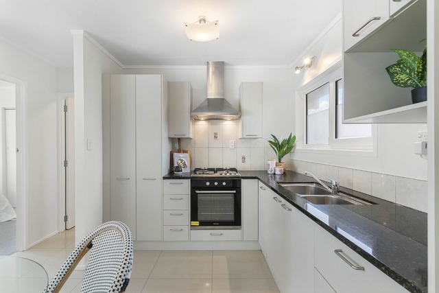 Beautiful 2-Bedroom Unit in the Heart of Remuera