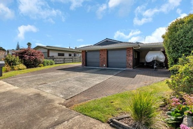 Warm and Welcoming 3-Bedroom Home – Great Area, Great Schools!