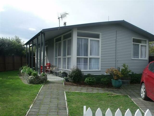 Low maintenance home in Onekawa.