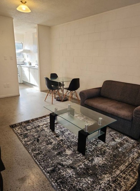 Cozy 2 bedroom in Central Town