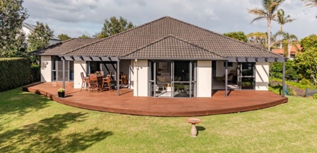EXECUTIVE MODERN HOME – RARERE TERRACE WITH INLET VIEWS