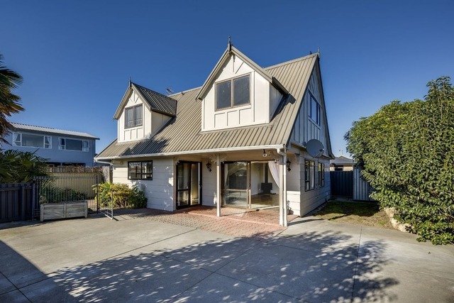 FOUR BEDROOM HOME IN TARADALE