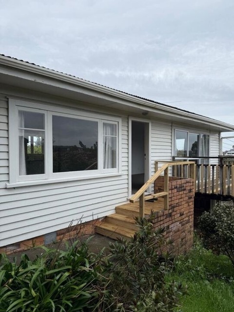 Newly Renovated 2-Bedroom Unit with Panmure Basin Views