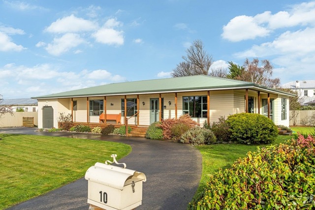 Short Term Lease 6 - 9 months - Spacious Family Home in Quiet Cul-de-Sac