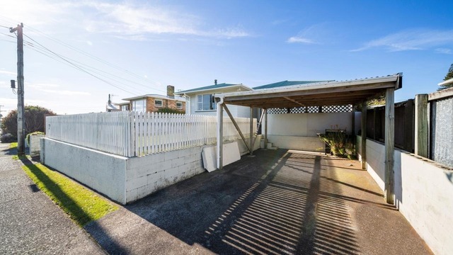 Solid three-bedroom in Spotswood