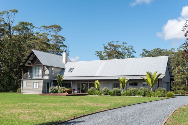 LUXURY BUSH RETREAT WITH SPA, FURNISHINGS & LAWNS INCLUDED