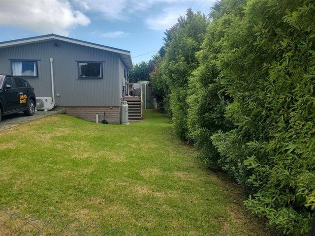 One Tree Point Cottage, where tranquility meets coastal charm!