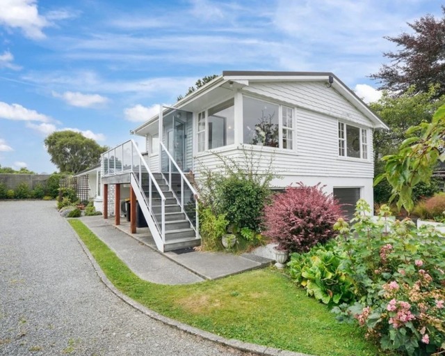 Desirable Gladstone Cozy 2 Bedroom Home