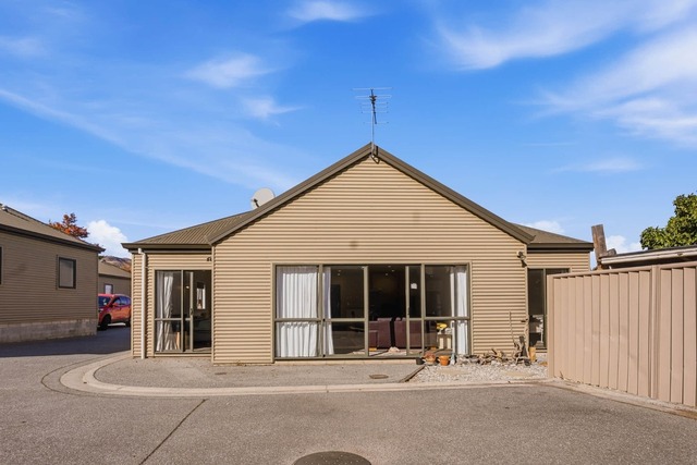 Spacious 3-Bedroom, 3-Ensuite Home – Ideal for Families or Staff Accommodation