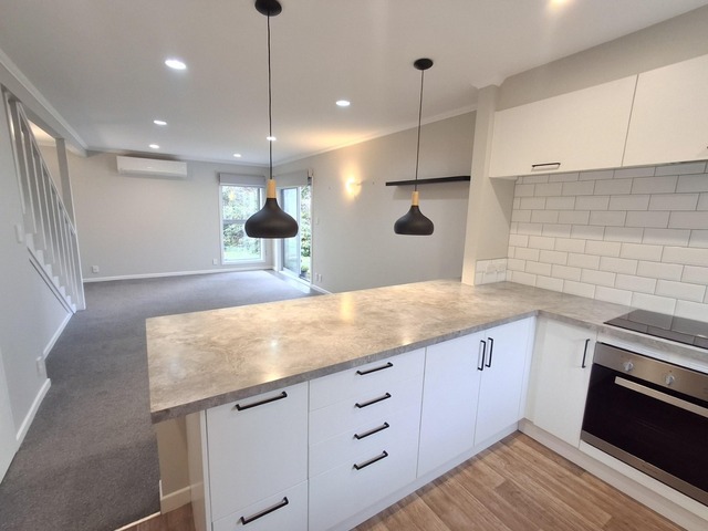 Modern Renovated Townhouse in Popular Hataitai
