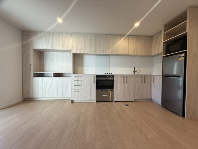 Stylish City Living - Modern 1-Bedroom Townhouse, Walk to Everything!